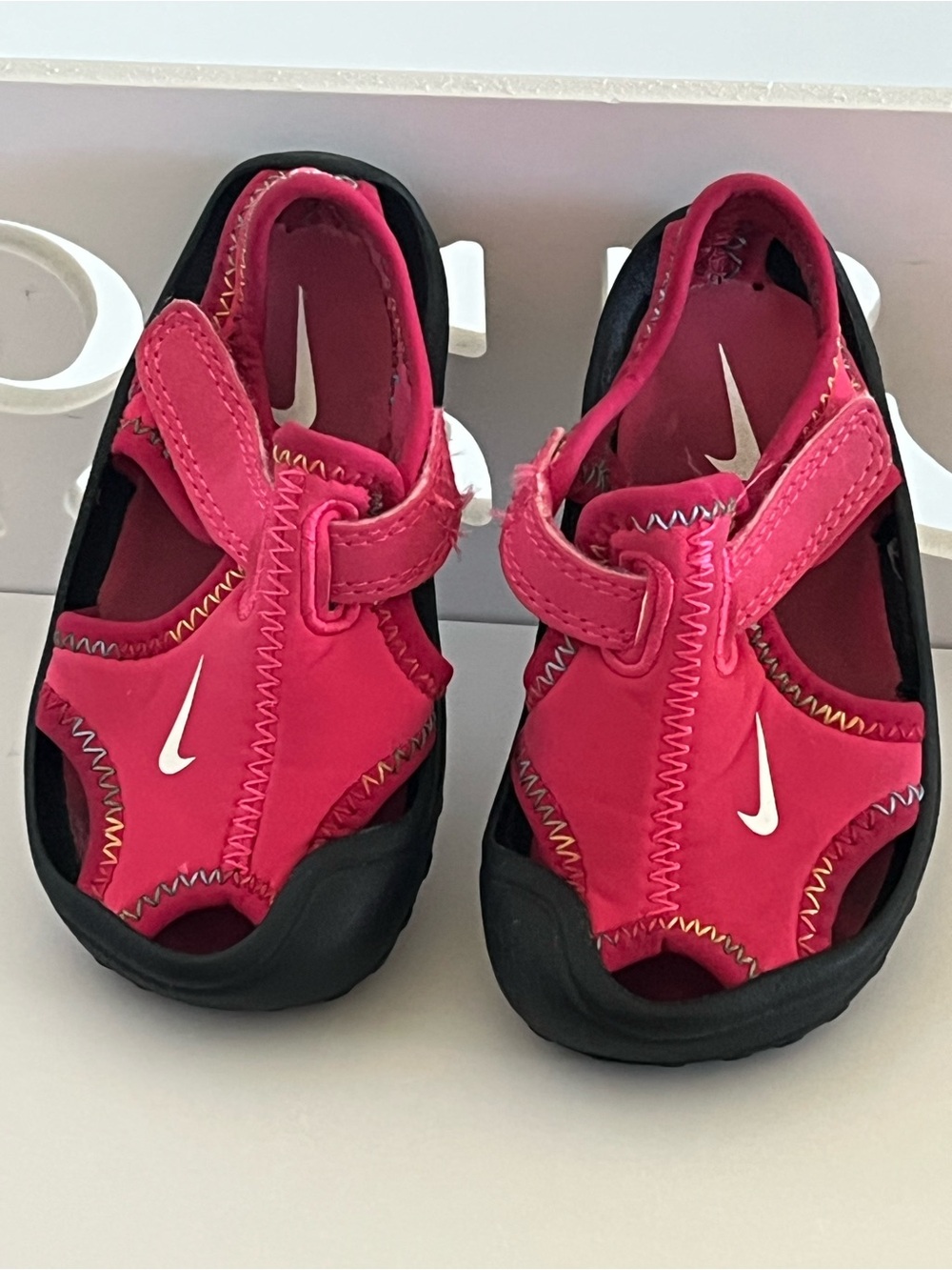 Nike Kids Pink and Black Water-Friendly Sport Sandals Size 4